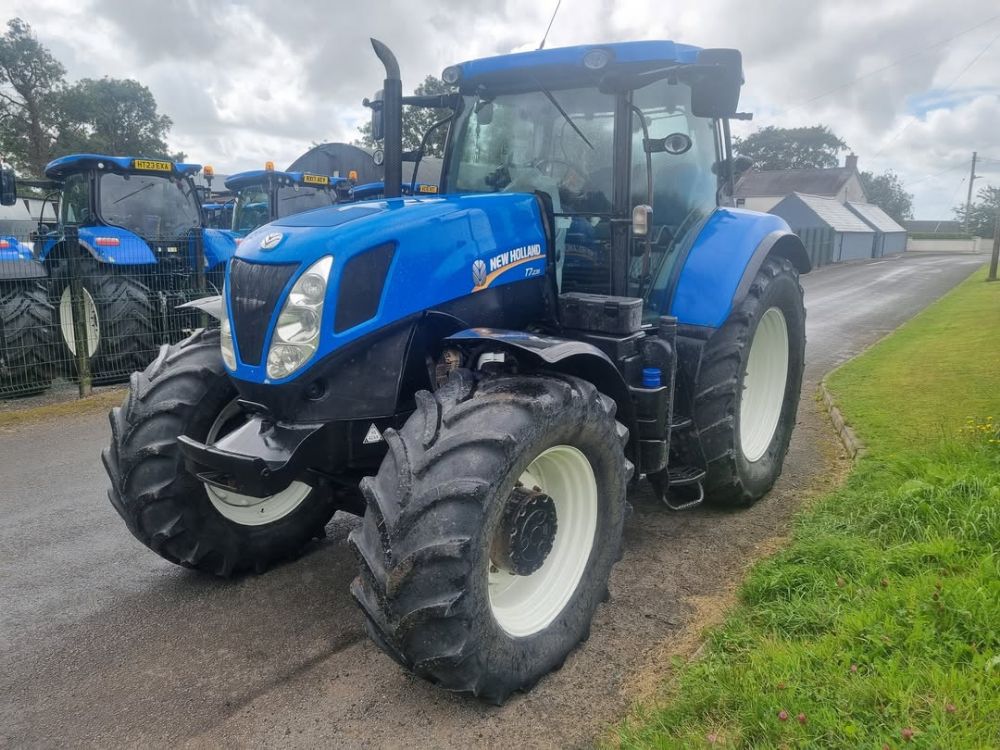 New Holland T7.235