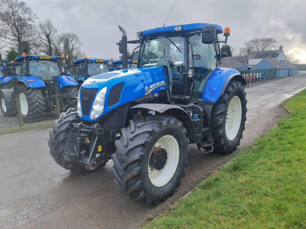 New Holland T7.235