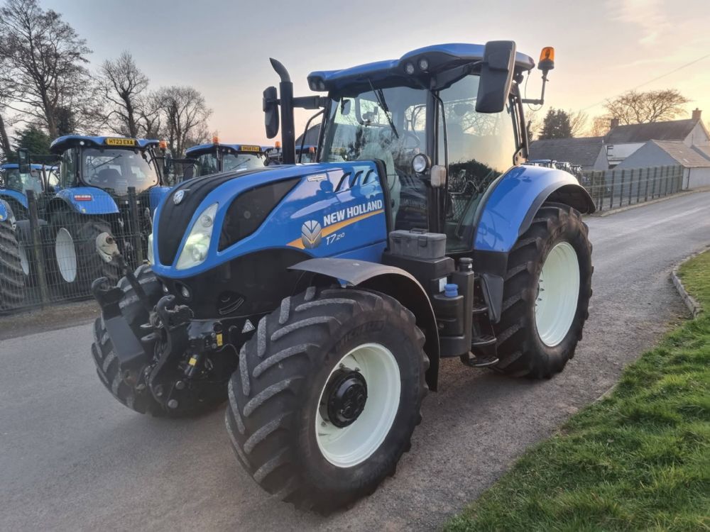 New Holland T7.210