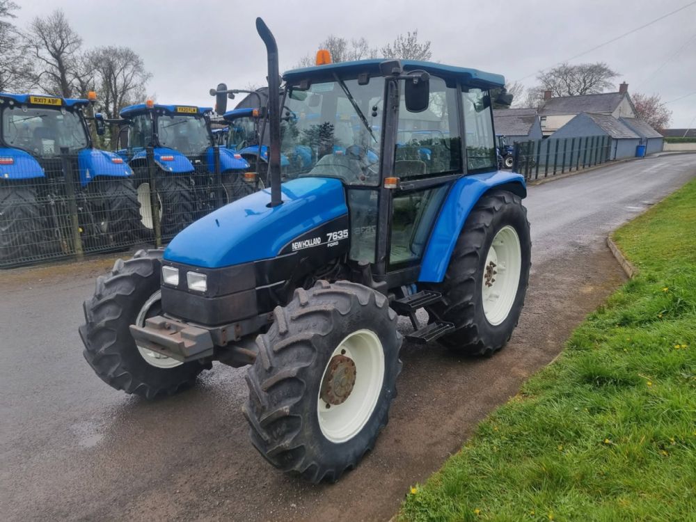 New Holland NH7635