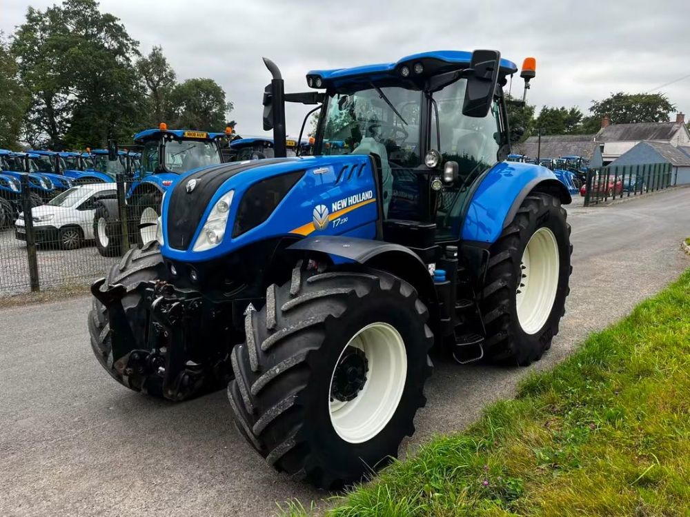 New Holland T7.230